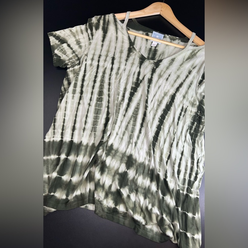 Sunday Green Tie Dye Short Sleeve Top Size Large EUC